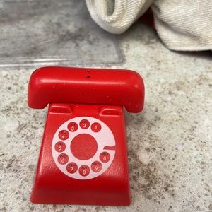 Kate Spade salt and pepper shaker used once